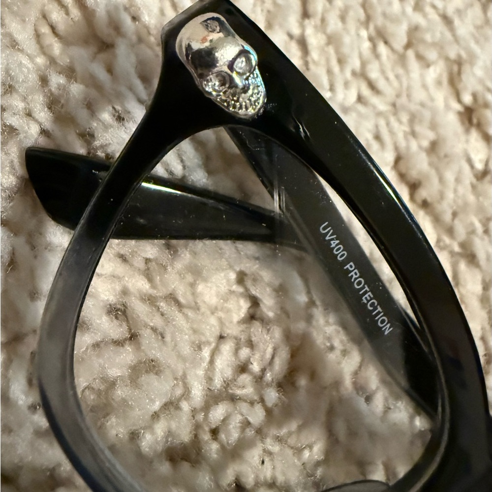 Black Skull Detail Women's UV Protection Glasses for Motorcycle Riding - Picture 3 of 9